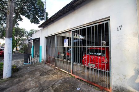 Casa à venda com 250m², 3 quartos e 2 vagas Casa à venda com 250m², 3 quartos e 2 vagasFachada