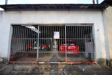 Casa à venda com 250m², 3 quartos e 2 vagas Casa à venda com 250m², 3 quartos e 2 vagasFachada