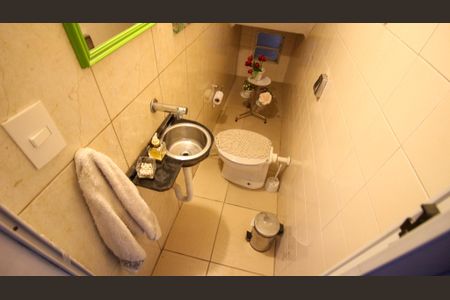 Casa à venda com 250m², 3 quartos e 2 vagas Casa à venda com 250m², 3 quartos e 2 vagasBanheiro 2