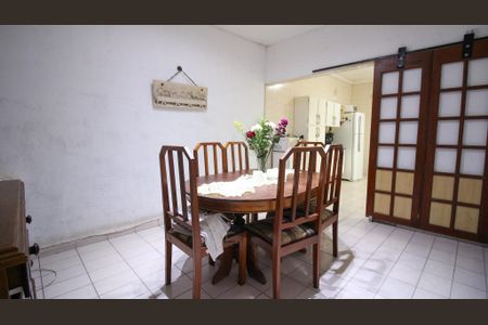 Casa à venda com 250m², 3 quartos e 2 vagas Casa à venda com 250m², 3 quartos e 2 vagasSala de Jantar