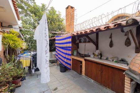 Casa à venda com 260m², 3 quartos e 3 vagas Casa à venda com 260m², 3 quartos e 3 vagasQuintal Fundos e churrasqueira