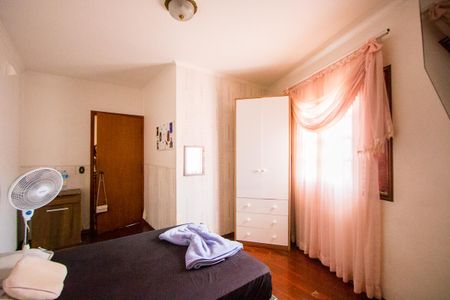 Casa à venda com 200m², 3 quartos e 3 vagasQuarto 2