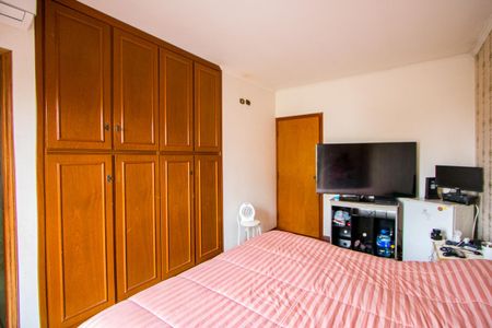 Casa à venda com 200m², 3 quartos e 3 vagasSuíte