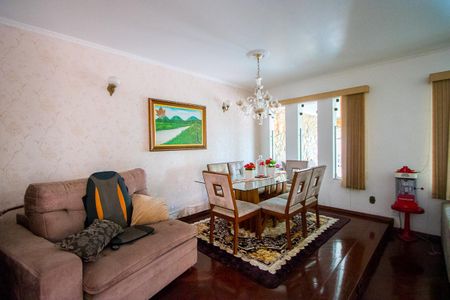 Casa à venda com 200m², 3 quartos e 3 vagasSala