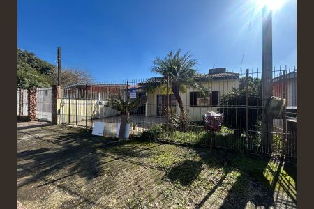 Casa à venda com 112m², 3 quartos e 2 vagas Casa à venda com 112m², 3 quartos e 2 vagasFachada