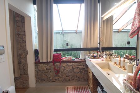 Casa à venda com 400m², 3 quartos e 3 vagasBanheiro Suíte 2