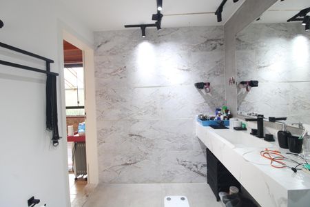 Casa à venda com 400m², 3 quartos e 3 vagasBanheiro Suíte 2