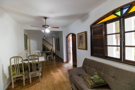 Casa de condomínio à venda com 180m², 3 quartos e 3 vagas Casa de condomínio à venda com 180m², 3 quartos e 3 vagasSala