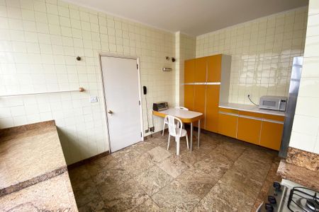 Apartamento à venda com 370m², 4 quartos e 4 vagas Apartamento à venda com 370m², 4 quartos e 4 vagasCozinha