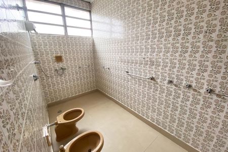 Apartamento à venda com 370m², 4 quartos e 4 vagas Apartamento à venda com 370m², 4 quartos e 4 vagasBanheiro da Suíte 1