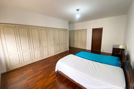 Apartamento à venda com 370m², 4 quartos e 4 vagas Apartamento à venda com 370m², 4 quartos e 4 vagasSuíte 2