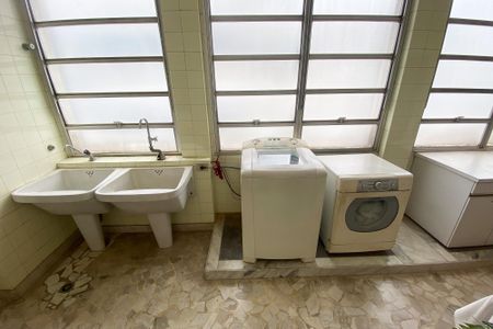 Apartamento à venda com 370m², 4 quartos e 4 vagas Apartamento à venda com 370m², 4 quartos e 4 vagasÁrea de Serviço