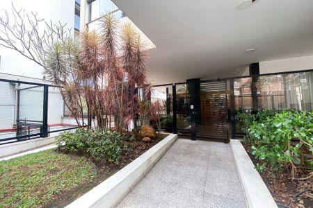 Apartamento à venda com 370m², 4 quartos e 4 vagas Apartamento à venda com 370m², 4 quartos e 4 vagasFachada e portaria