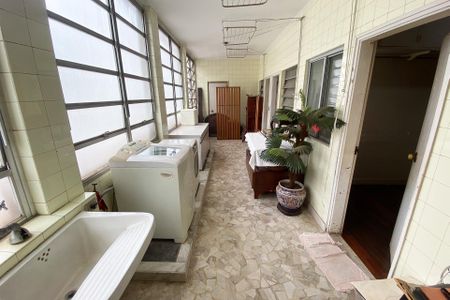 Apartamento à venda com 370m², 4 quartos e 4 vagas Apartamento à venda com 370m², 4 quartos e 4 vagasÁrea de Serviço