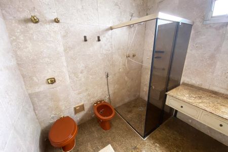 Apartamento à venda com 370m², 4 quartos e 4 vagas Apartamento à venda com 370m², 4 quartos e 4 vagasBanheiro da Suíte 2