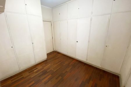 Apartamento à venda com 370m², 4 quartos e 4 vagas Apartamento à venda com 370m², 4 quartos e 4 vagasQuarto 2