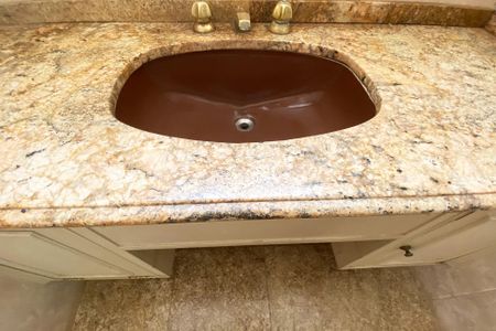 Apartamento à venda com 370m², 4 quartos e 4 vagas Apartamento à venda com 370m², 4 quartos e 4 vagasBanheiro da Suíte 2