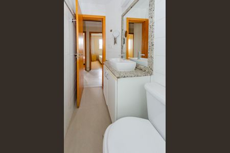 Apartamento à venda com 110m², 4 quartos e 2 vagas Apartamento à venda com 110m², 4 quartos e 2 vagasBanheiro social