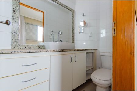 Apartamento à venda com 110m², 4 quartos e 2 vagas Apartamento à venda com 110m², 4 quartos e 2 vagasBanheiro suíte