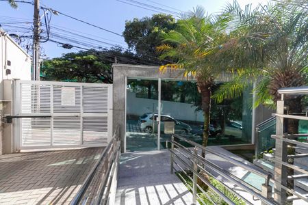 Apartamento à venda com 195m², 4 quartos e 4 vagas Apartamento à venda com 195m², 4 quartos e 4 vagasEntrada