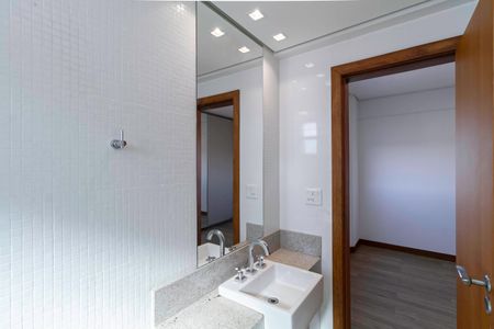 Apartamento à venda com 195m², 4 quartos e 4 vagas Apartamento à venda com 195m², 4 quartos e 4 vagasBanheiro da suíte 1