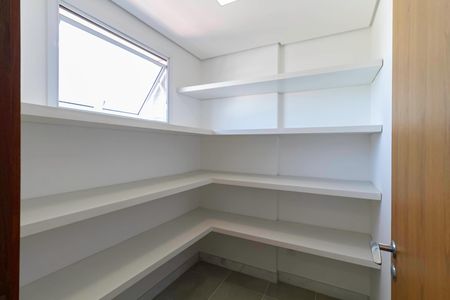 Apartamento à venda com 195m², 4 quartos e 4 vagas Apartamento à venda com 195m², 4 quartos e 4 vagasDespensa