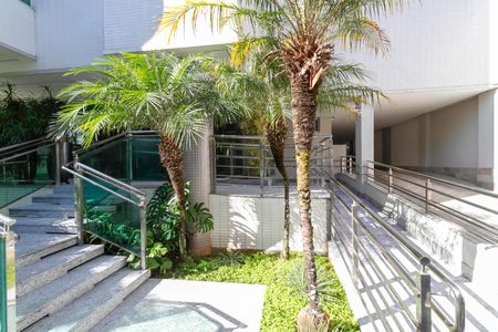 Apartamento à venda com 195m², 4 quartos e 4 vagas Apartamento à venda com 195m², 4 quartos e 4 vagasEntrada