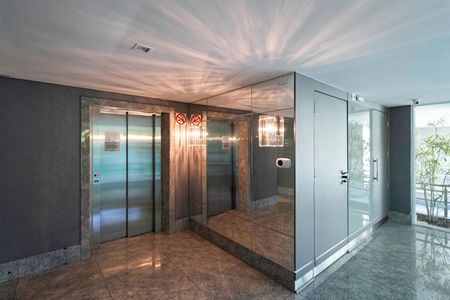 Apartamento à venda com 195m², 4 quartos e 4 vagas Apartamento à venda com 195m², 4 quartos e 4 vagasHall social