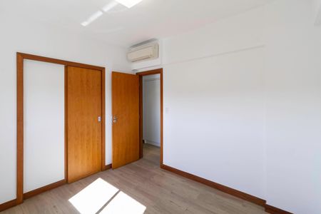 Apartamento à venda com 195m², 4 quartos e 4 vagas Apartamento à venda com 195m², 4 quartos e 4 vagasSemi suíte 1