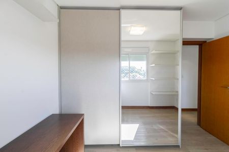 Apartamento à venda com 195m², 4 quartos e 4 vagas Apartamento à venda com 195m², 4 quartos e 4 vagasSemi suíte 2