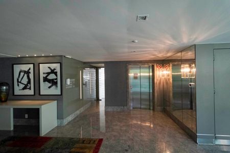 Apartamento à venda com 195m², 4 quartos e 4 vagas Apartamento à venda com 195m², 4 quartos e 4 vagasHall social