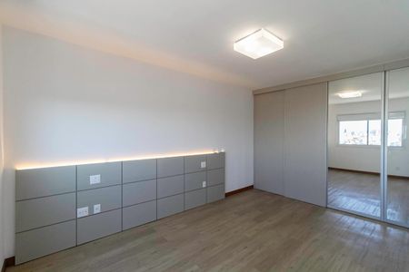 Apartamento à venda com 195m², 4 quartos e 4 vagas Apartamento à venda com 195m², 4 quartos e 4 vagasSuíte 2