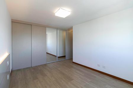 Apartamento à venda com 195m², 4 quartos e 4 vagas Apartamento à venda com 195m², 4 quartos e 4 vagasSuíte 2