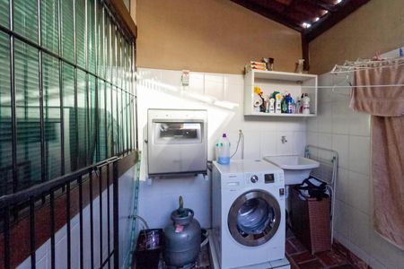 Casa à venda com 180m², 3 quartos e 2 vagasÁrea de serviço 