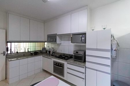 Casa à venda com 180m², 3 quartos e 2 vagasCozinha