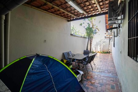 Casa à venda com 180m², 3 quartos e 2 vagasQuintal