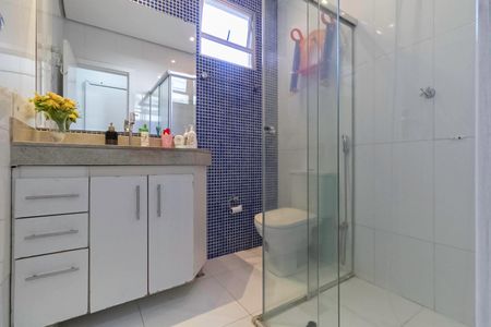 Casa à venda com 180m², 3 quartos e 2 vagasBanheiro social