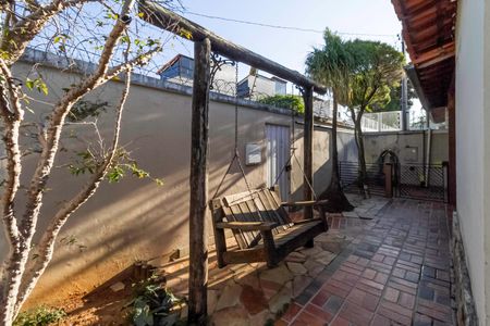 Casa à venda com 180m², 3 quartos e 2 vagasEntrada