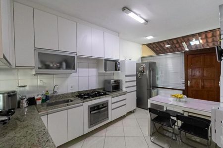 Casa à venda com 180m², 3 quartos e 2 vagasCozinha