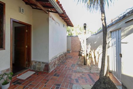 Casa à venda com 180m², 3 quartos e 2 vagasEntrada