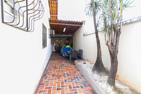 Casa à venda com 180m², 3 quartos e 2 vagasQuintal