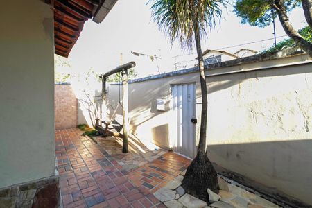 Casa à venda com 180m², 3 quartos e 2 vagasEntrada