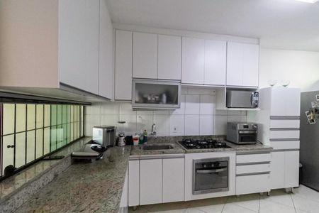 Casa à venda com 180m², 3 quartos e 2 vagasCozinha