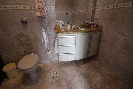 Casa à venda com 121m², 4 quartos e 5 vagasBanheiro da Suíte 1