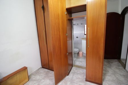 Casa à venda com 121m², 4 quartos e 5 vagasSuíte 2