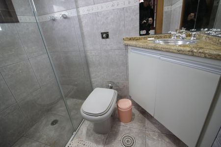 Casa à venda com 121m², 4 quartos e 5 vagasBanheiro da Suíte 2