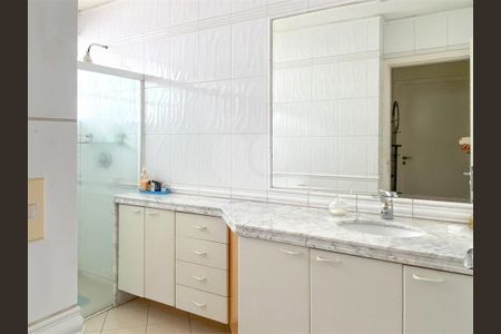 Casa de condomínio à venda com 338m², 5 quartos e 2 vagas