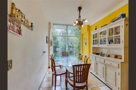 Casa à venda com 451m², 4 quartos e 3 vagas