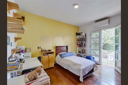 Casa à venda com 451m², 4 quartos e 3 vagas