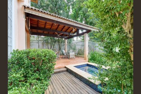 Casa à venda com 451m², 4 quartos e 3 vagas